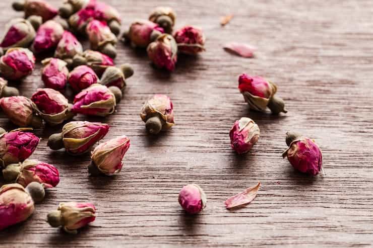 تصویر 3 از گل محمدی غنچه خشک ممتاز با عطر دل‌ انگیز و رنگ طبیعی